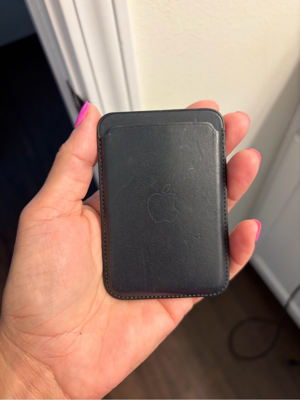 Apple MagSafe Leather Wallet - Black Apple Logo